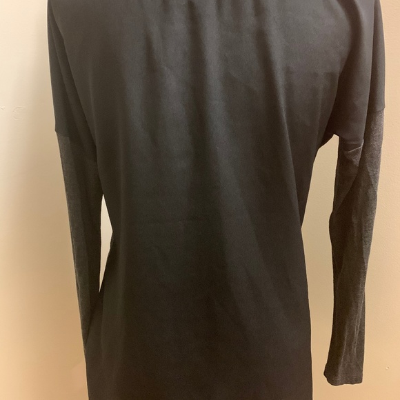 Banana Republic Bundle of Three Long and Three Quarter Sleeve Tops - Picture 3 of 7